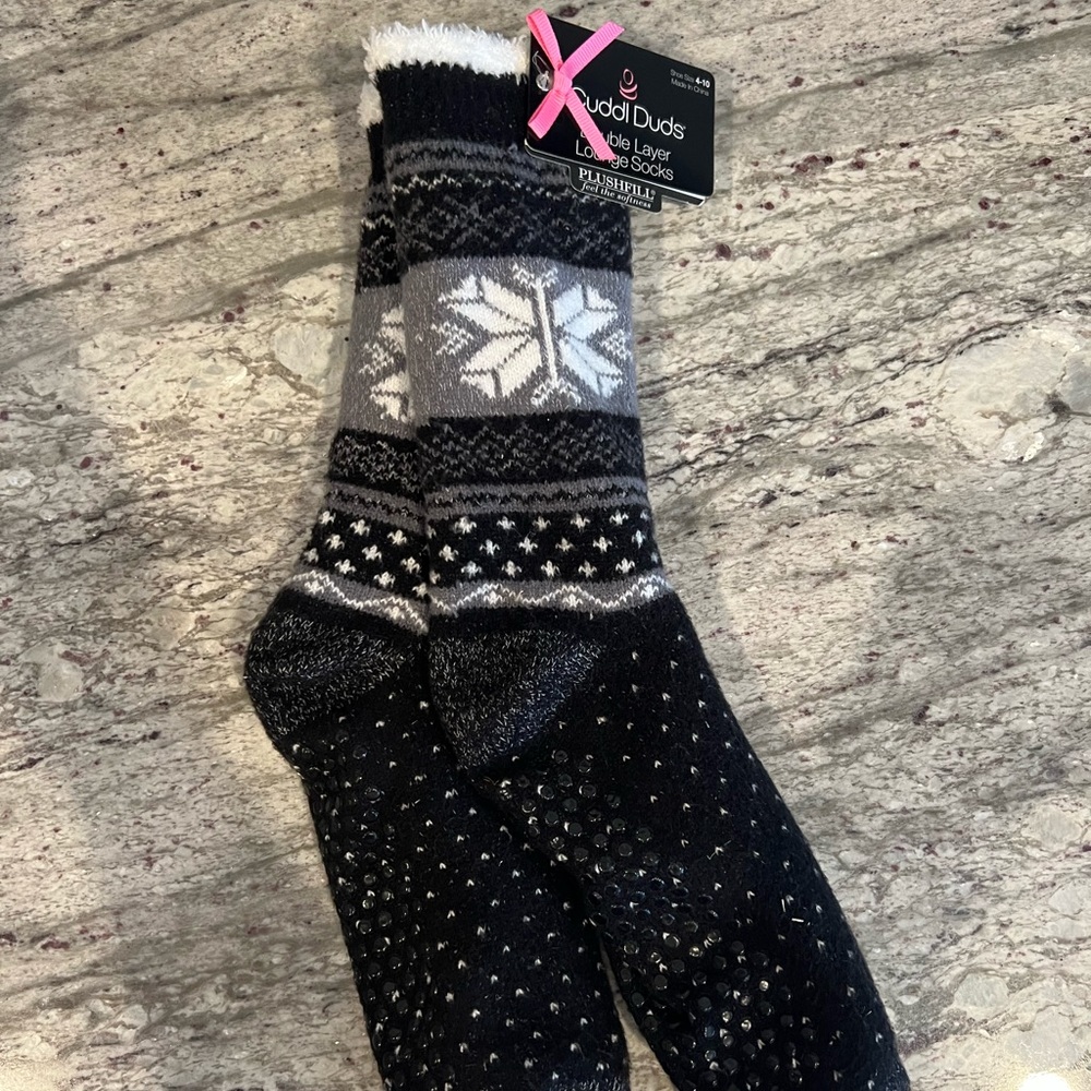 Cuddle dud grip socks